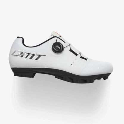 DMT KM4 2025 schoenen