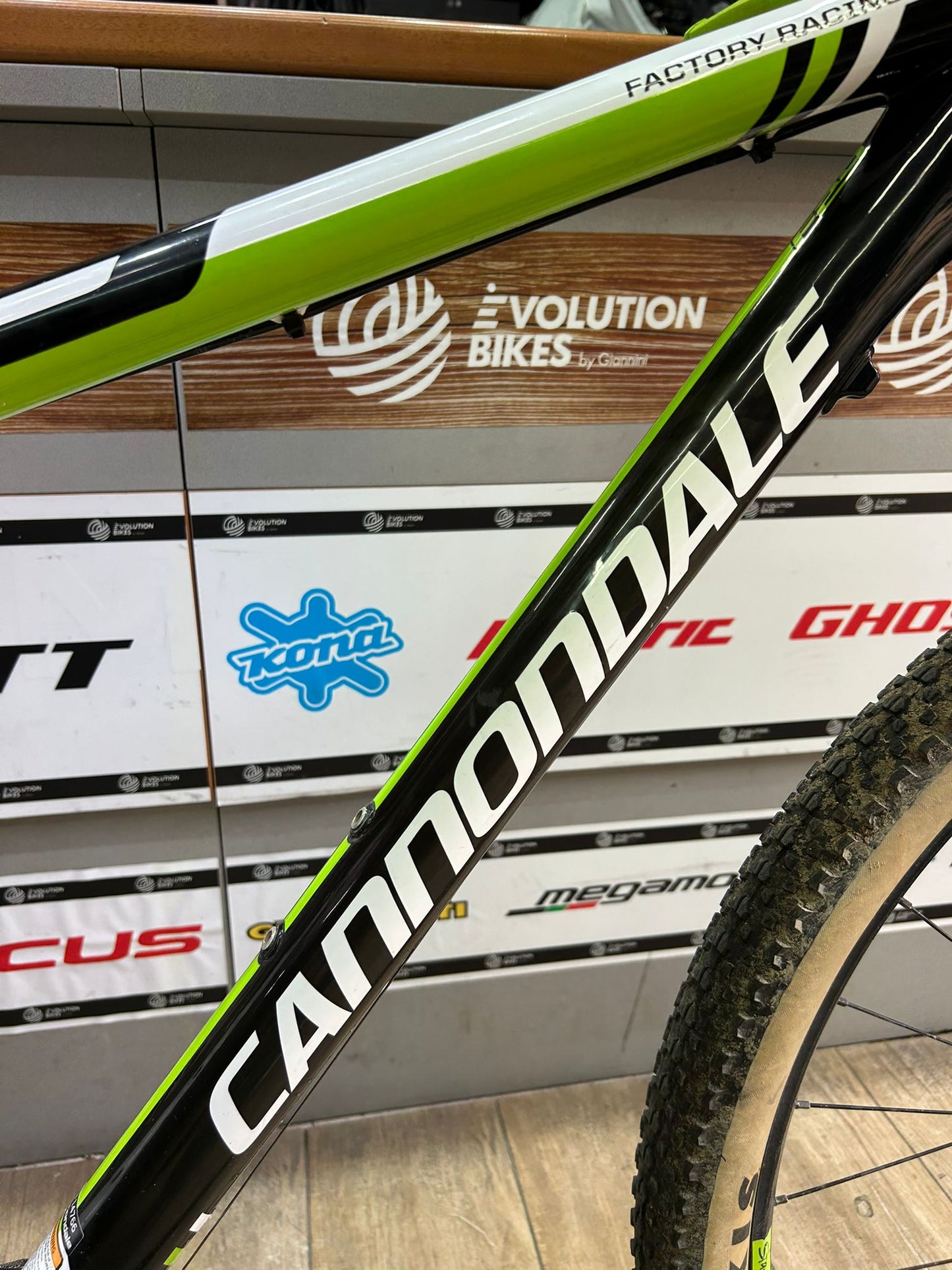 Cannondale F29 Tamanho da corrida de fábrica L - usado