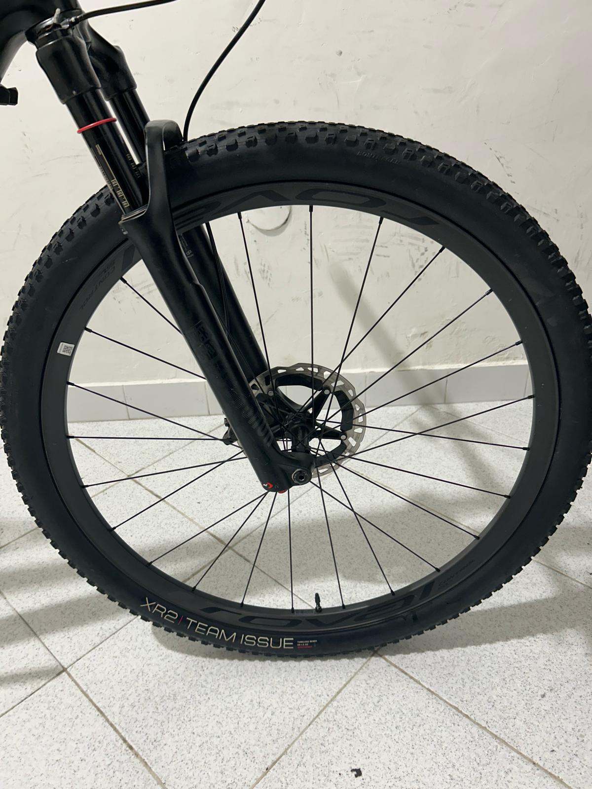 Specialized epic cut L - used