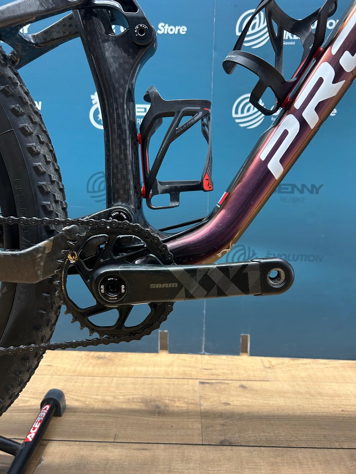 Corte de edición limitada de Protek Futura L - Usado