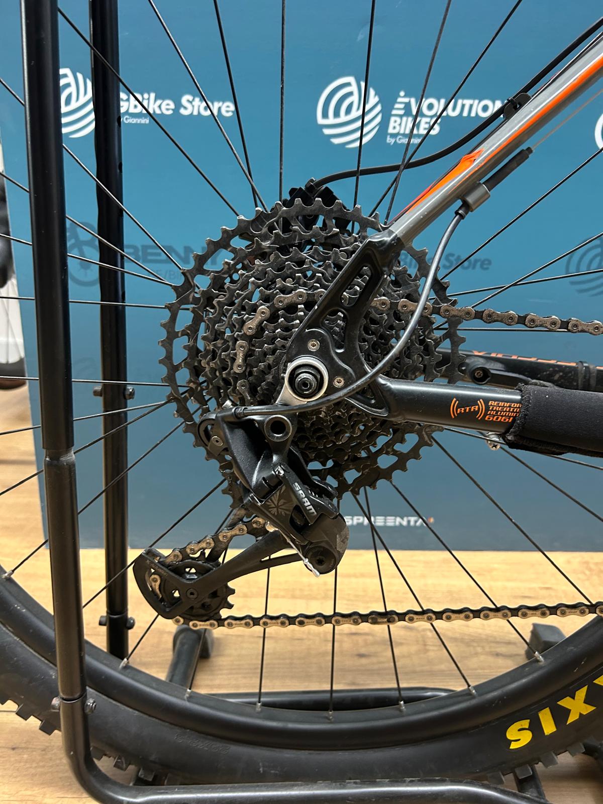 BotteCchia Watt tamaño 48 - Usado