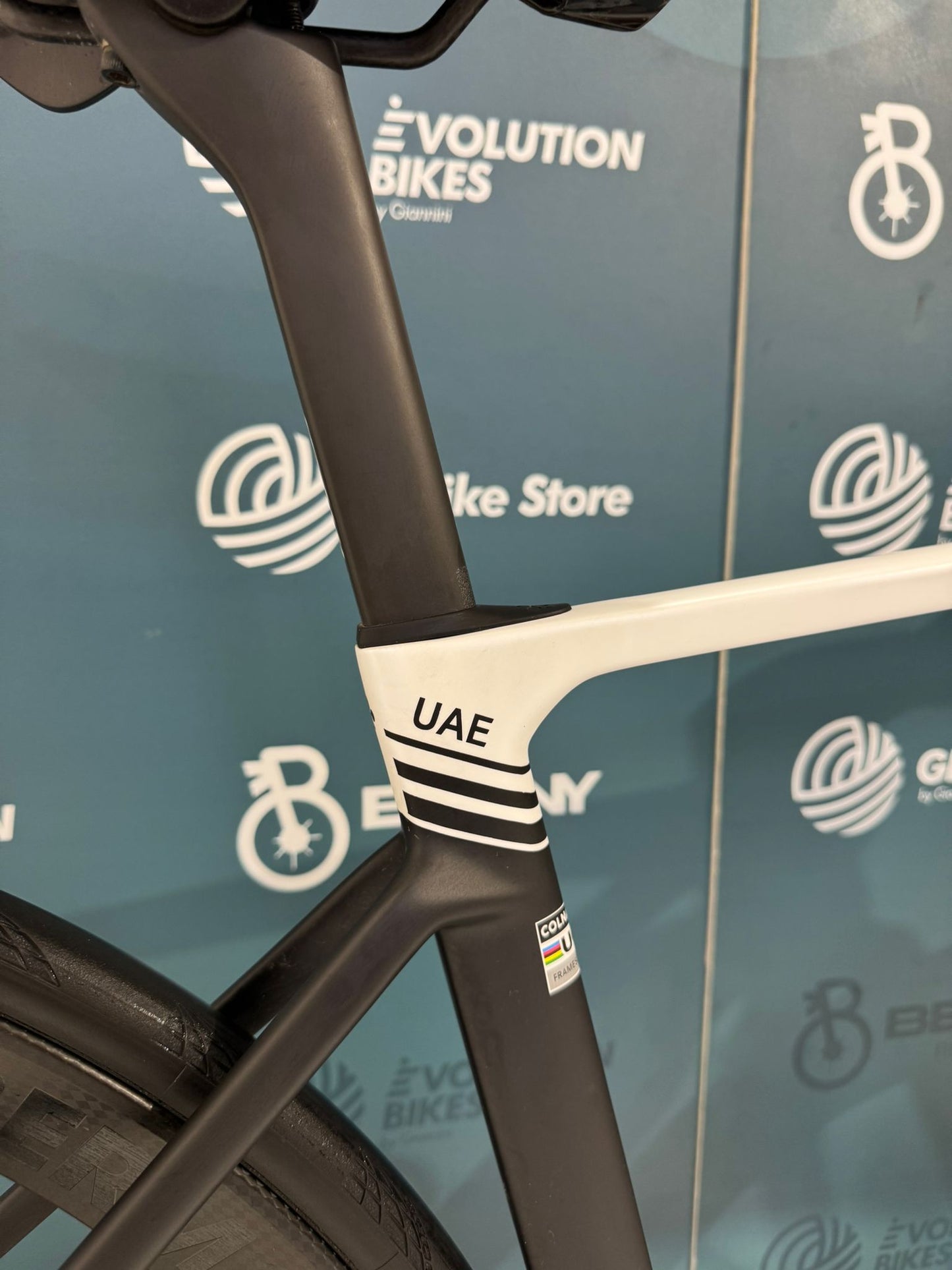 Colnago V5Rs Dura-Ace R9270 Di2 12v Peso ligero Tamaño 45.5 - Usado