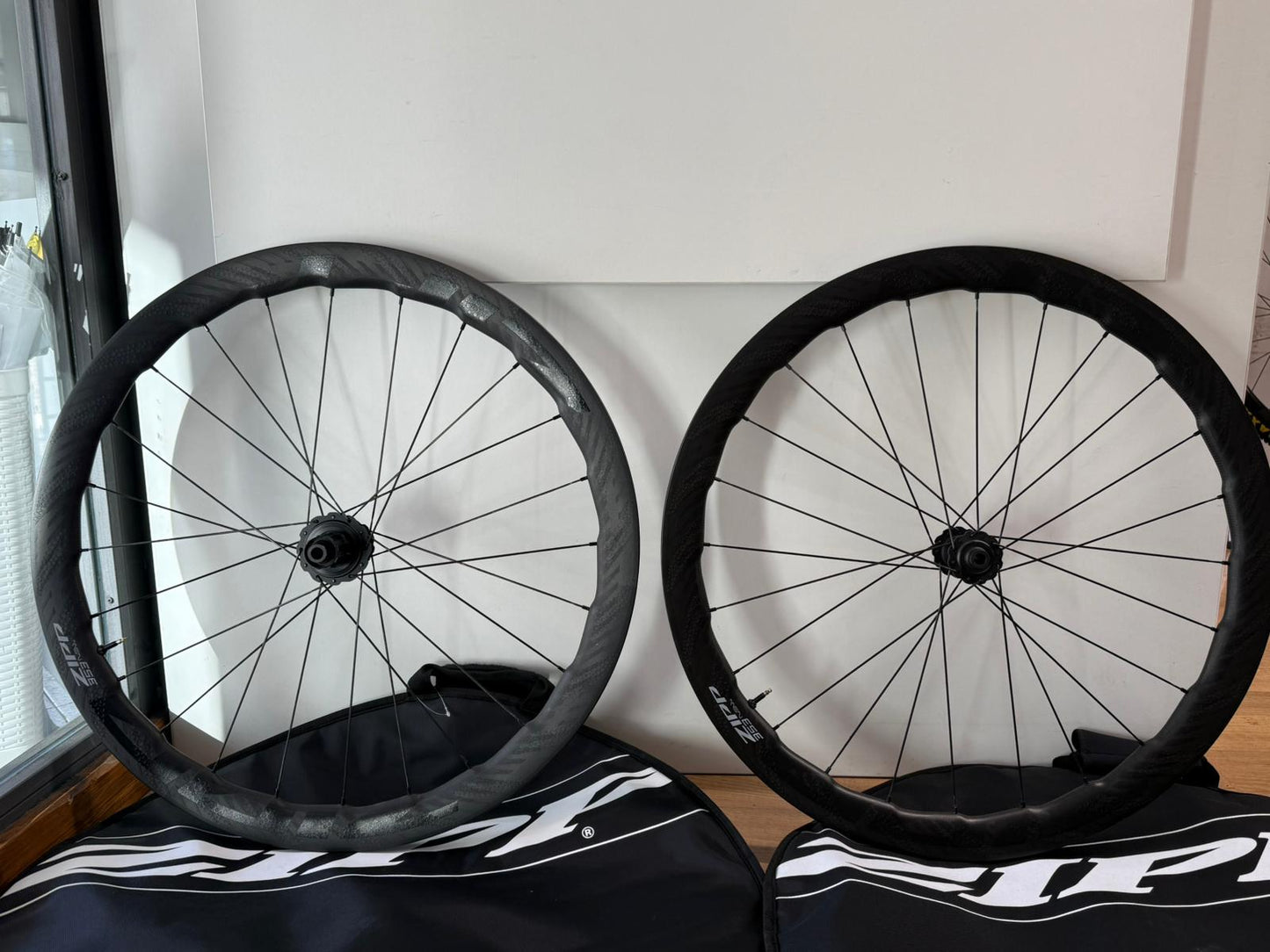 Ruedas sin gancho Zipp 353 NSW - DEMOSTRACIÓN