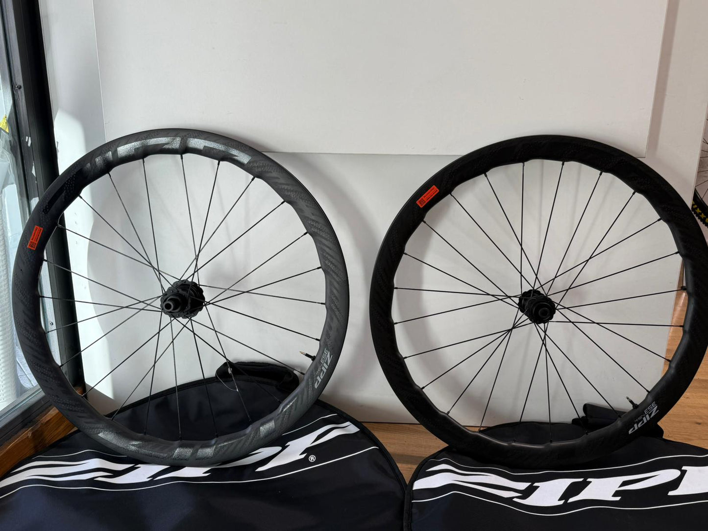 Ruedas sin gancho Zipp 353 NSW - DEMOSTRACIÓN