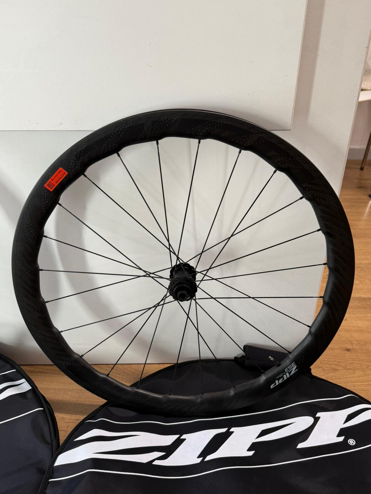 Ruedas sin gancho Zipp 353 NSW - DEMOSTRACIÓN