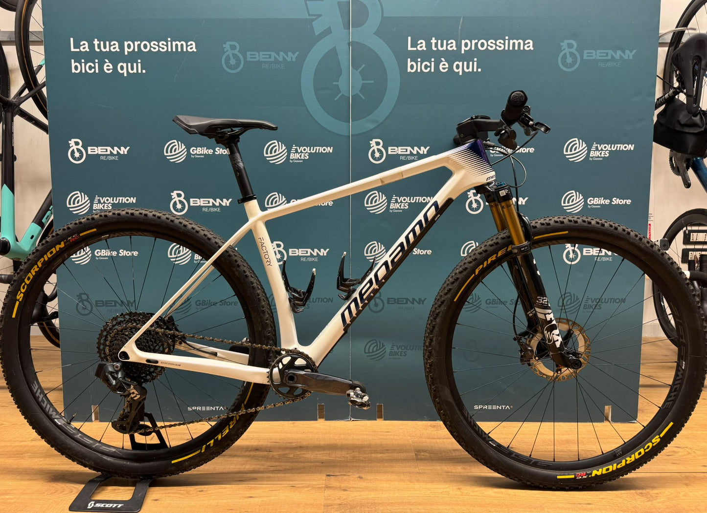 Megamo Factory AXS Size L - Used