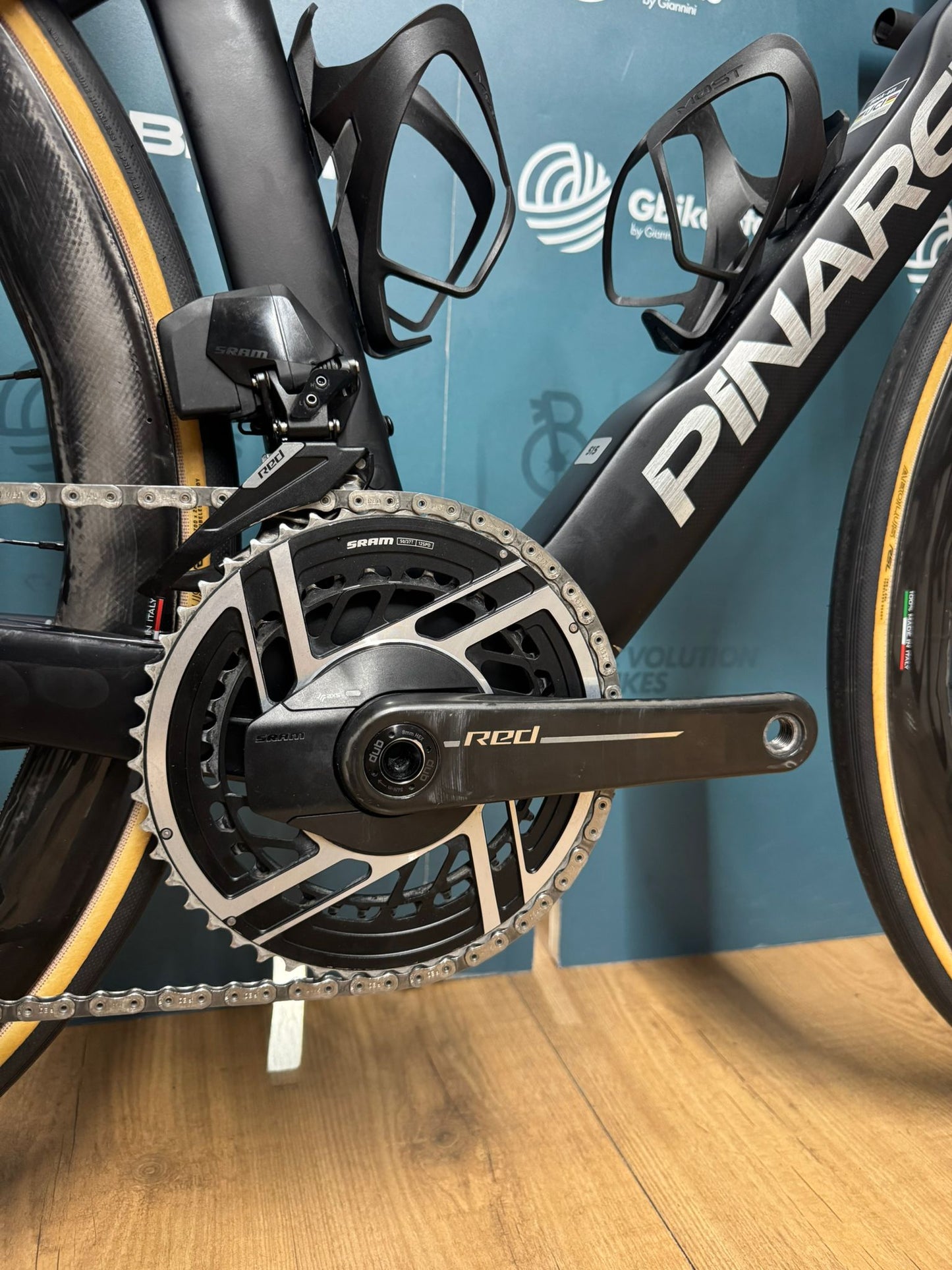 Pinarello Dogma F Czerwony E1 AXS 12v Rozmiar 51,5 - Używany