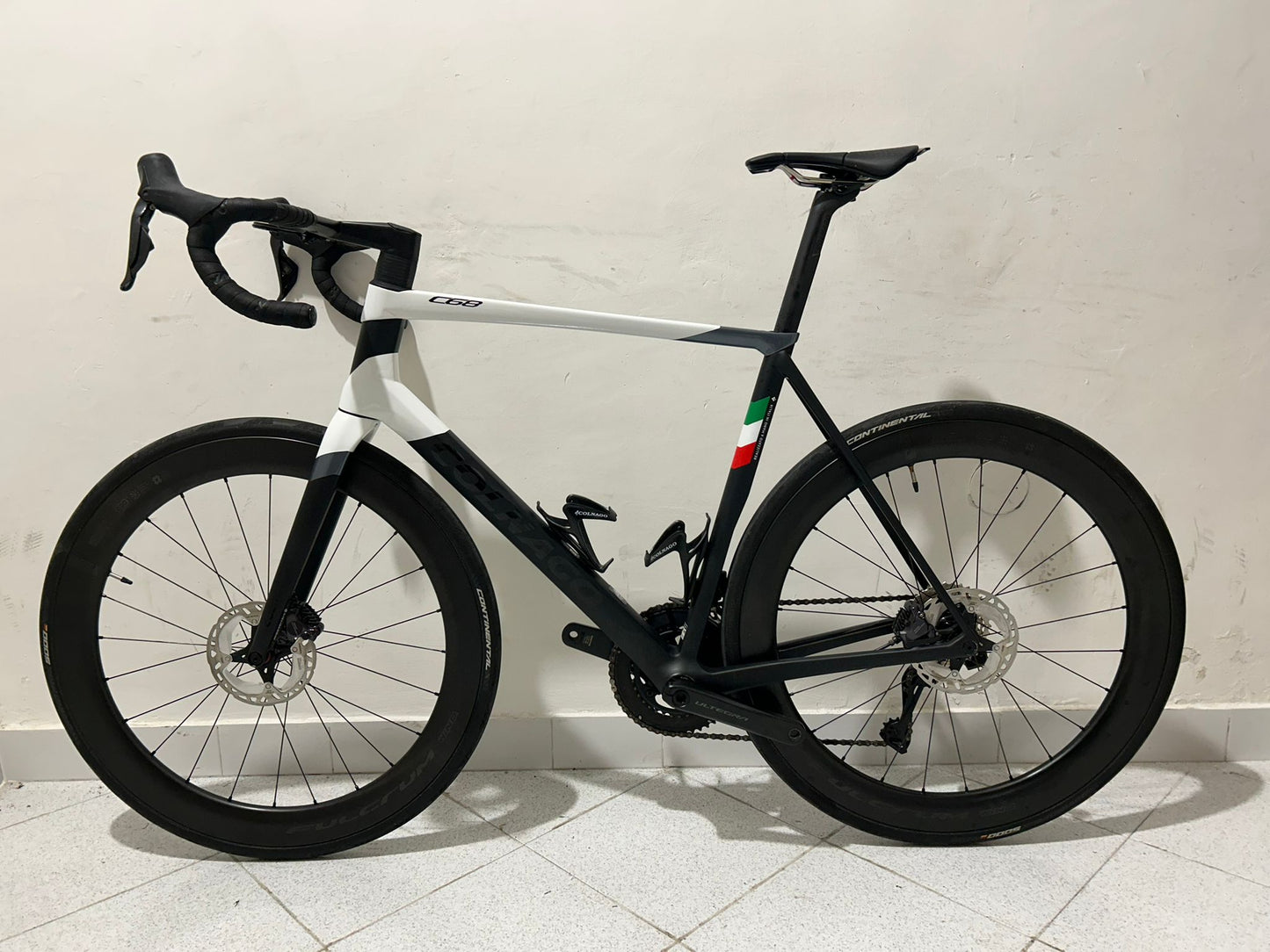 COLNAGO C68 DISC ULTAGRA DI2 Veľkosť 550 - Používa sa