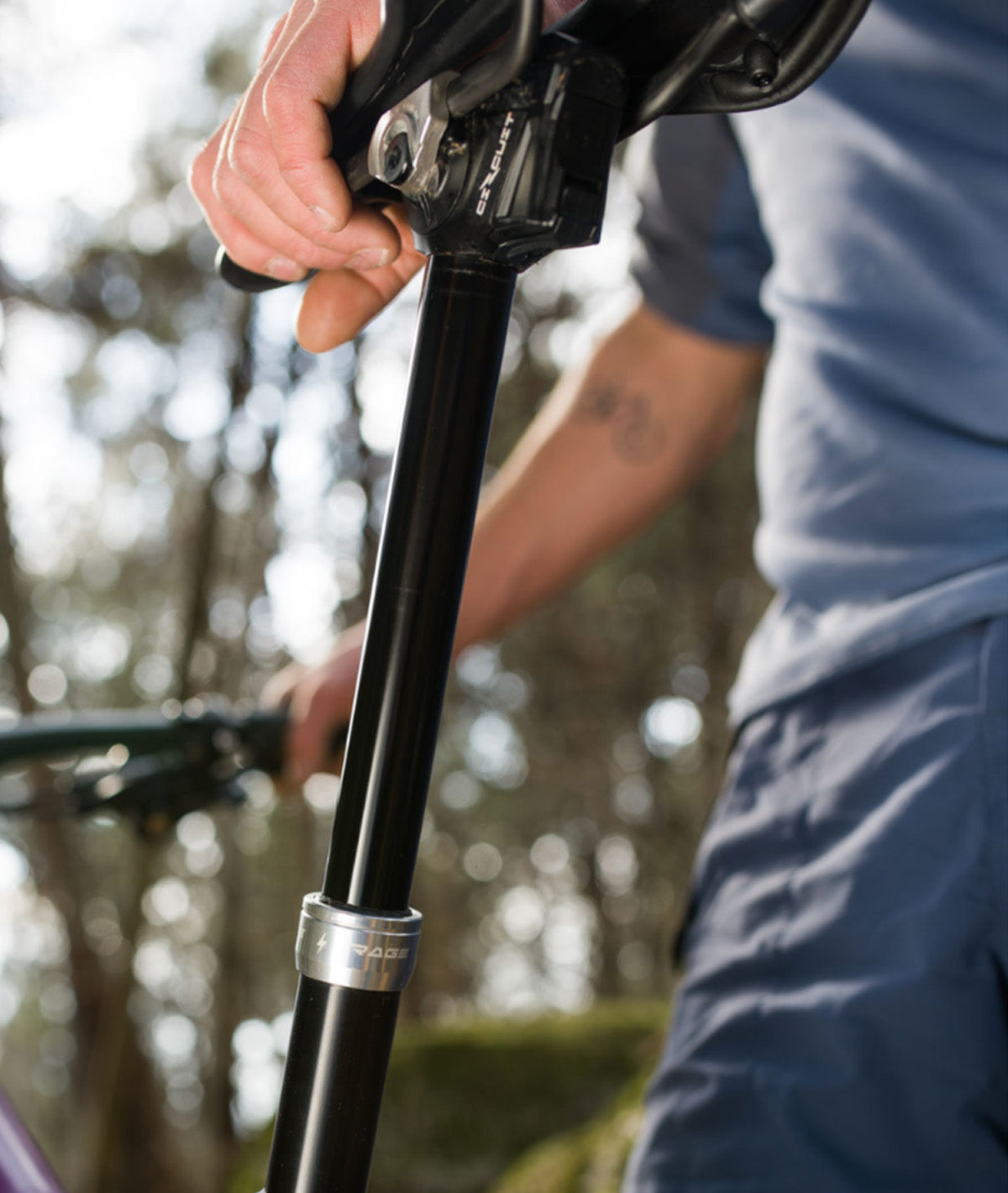 Teleskopowa sztyca podsiodłowa KS Rage Circuit 31,6 x 380 mm z akumulatorem, ładowarką i pilotem